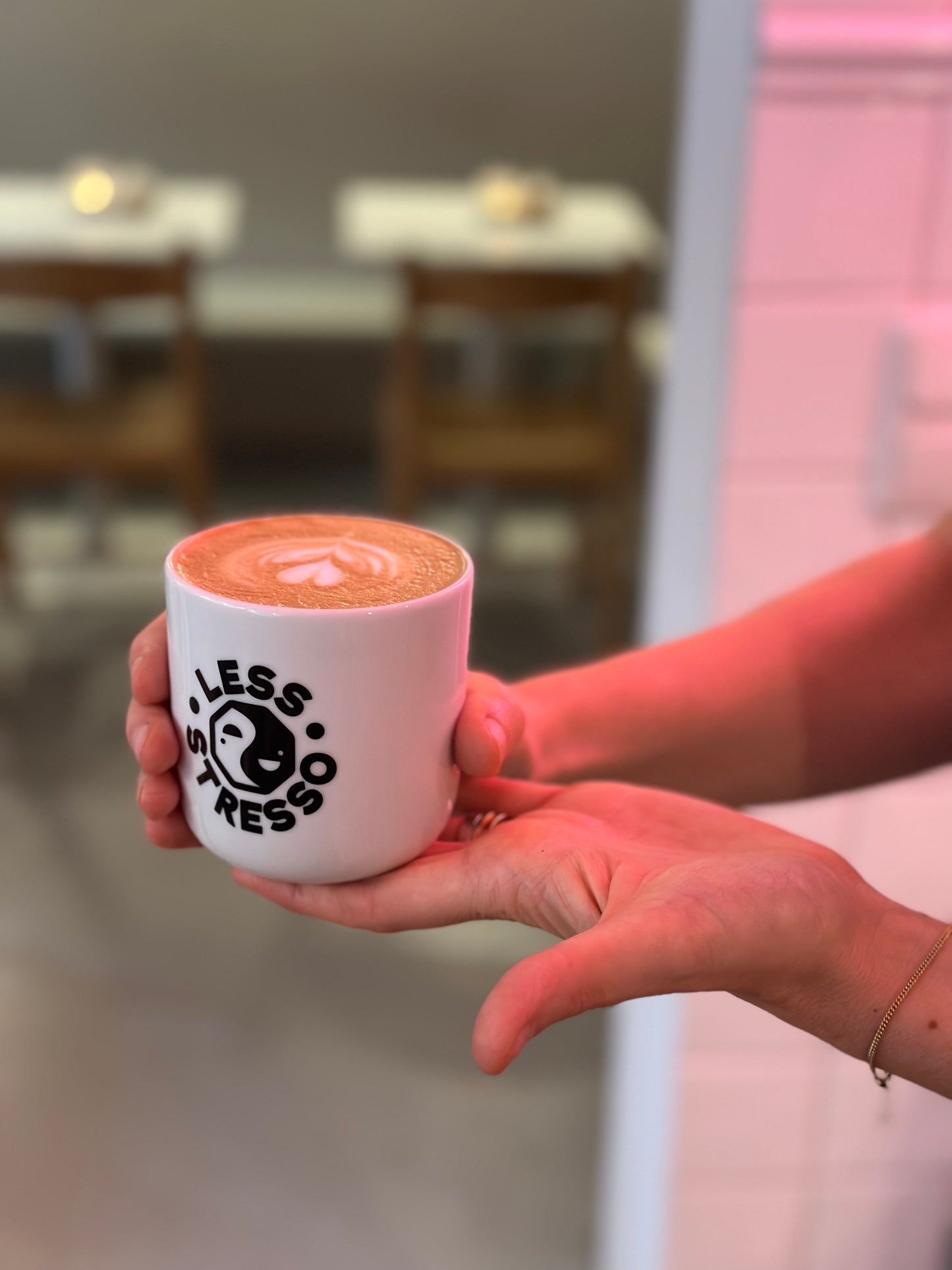 Benvenuto " Happy Studio" X Cafe Johanna Tasse Less Stresso LIMITED EDITION